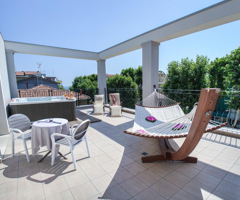 Rimini Suite Hotel Esterno foto