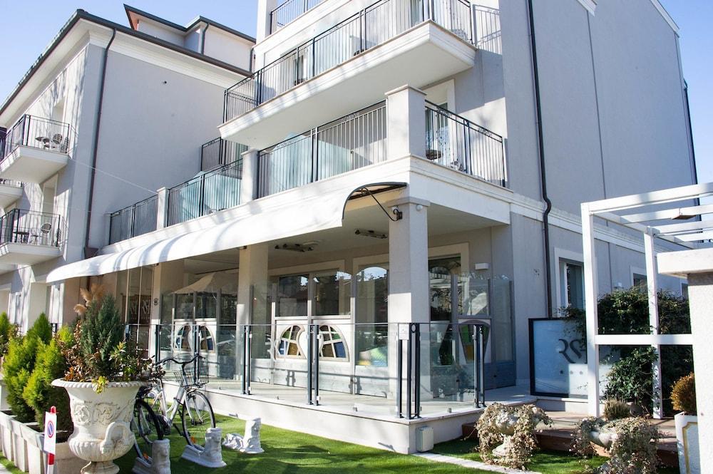 Rimini Suite Hotel Esterno foto