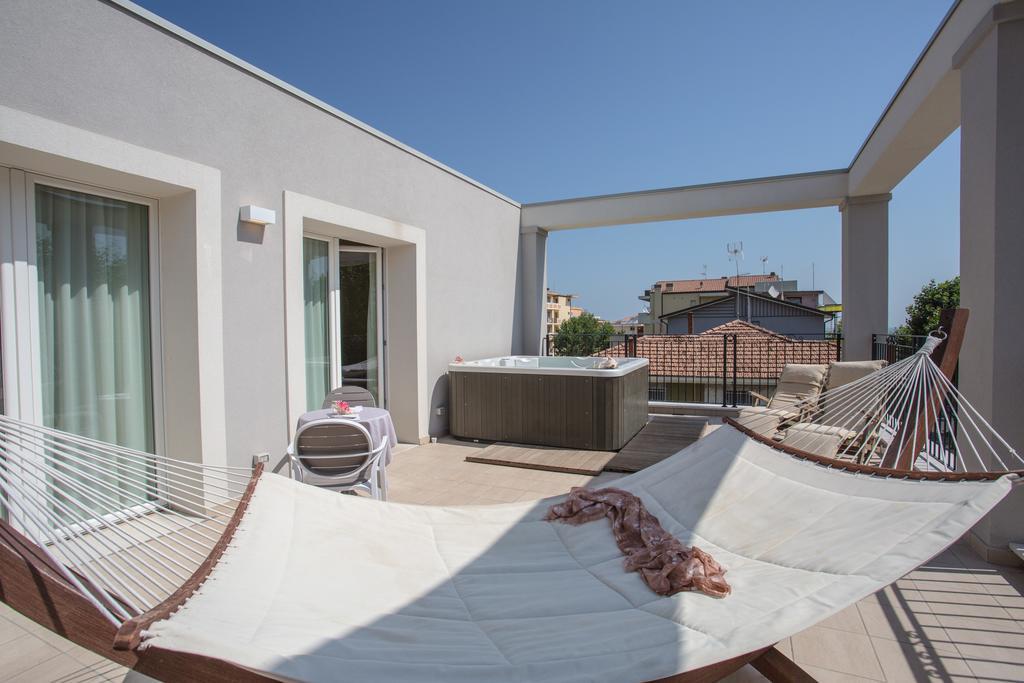 Rimini Suite Hotel Esterno foto