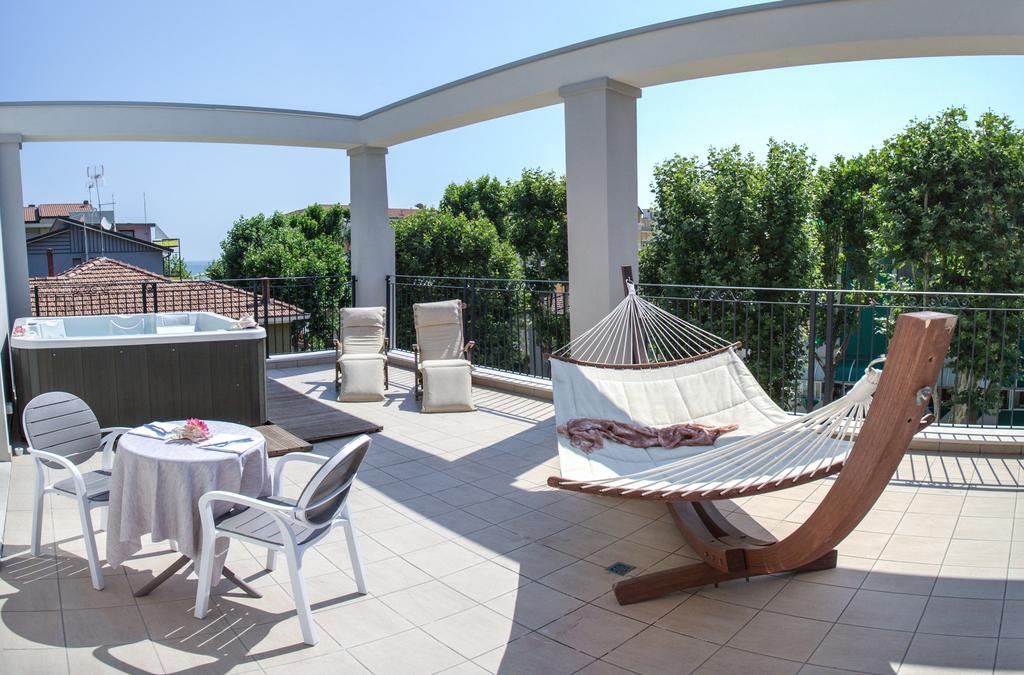 Rimini Suite Hotel Esterno foto