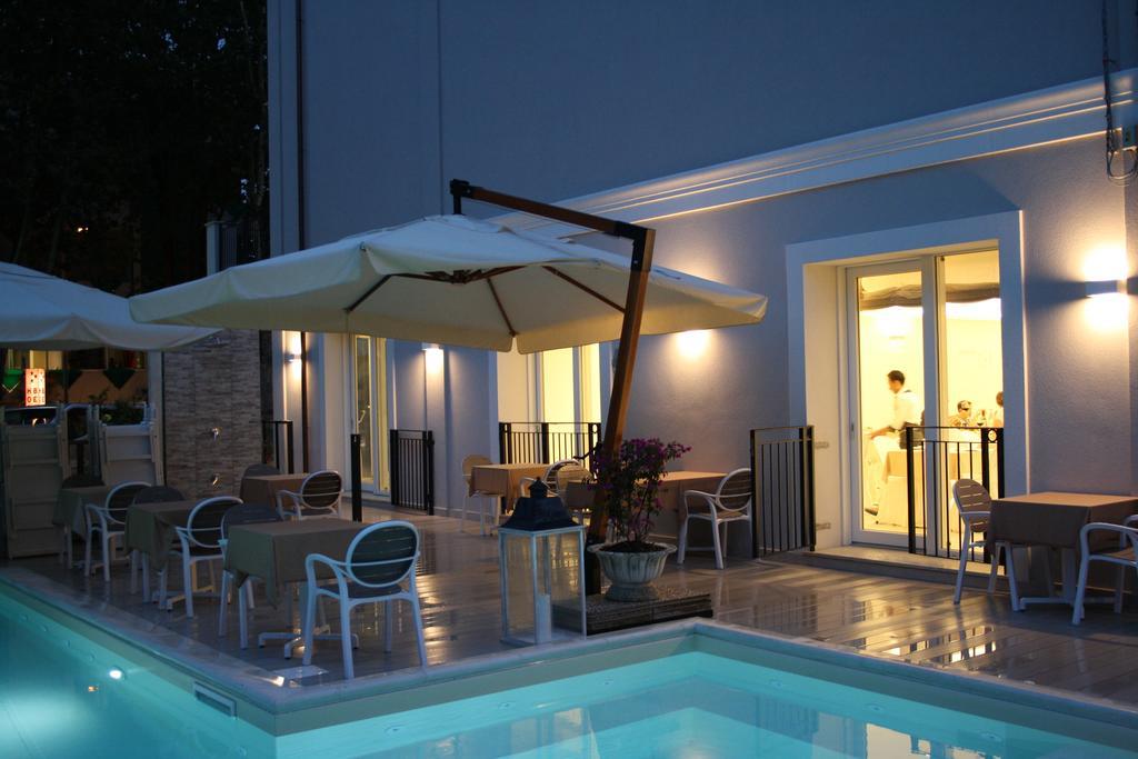 Rimini Suite Hotel Esterno foto