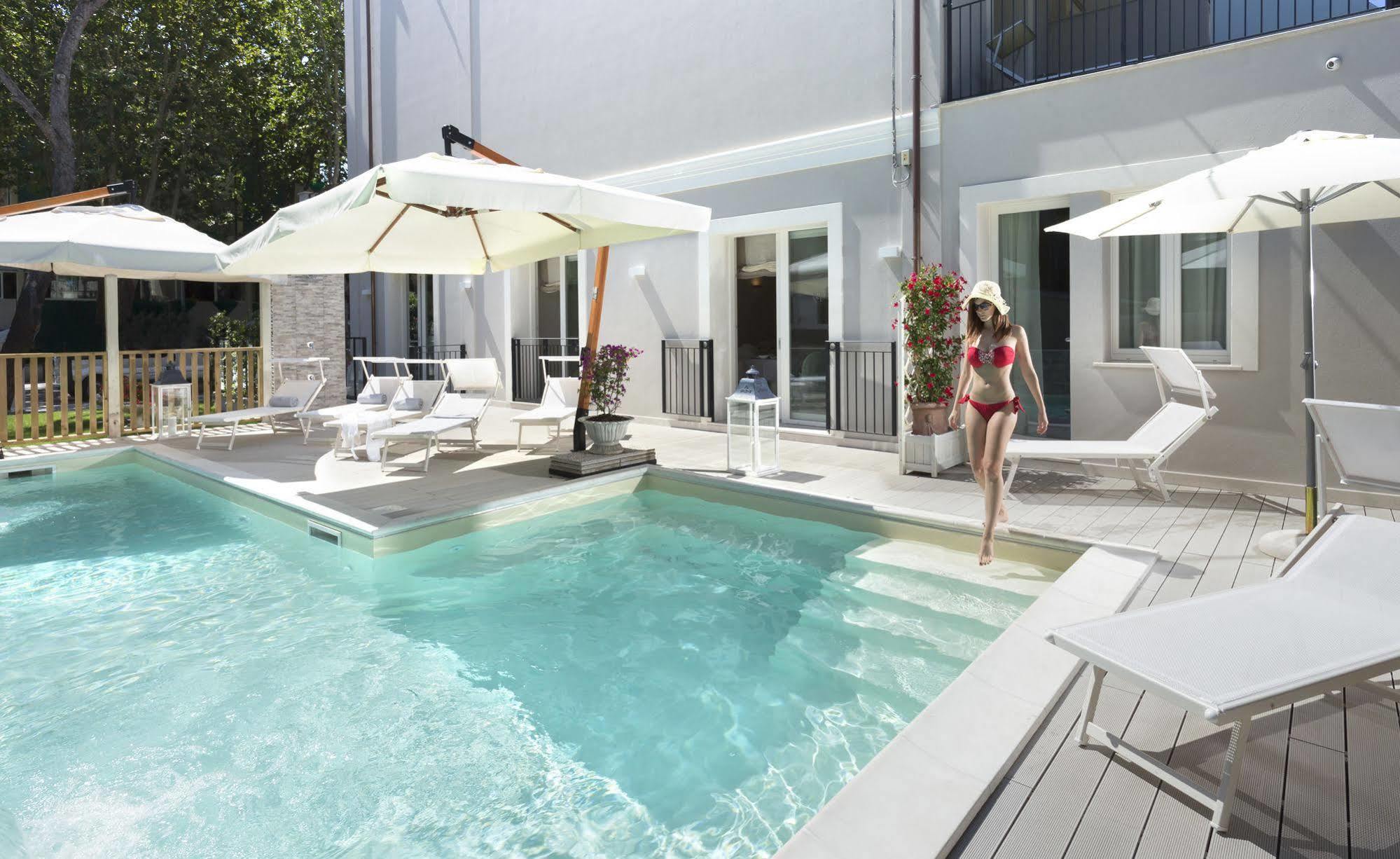 Rimini Suite Hotel Esterno foto