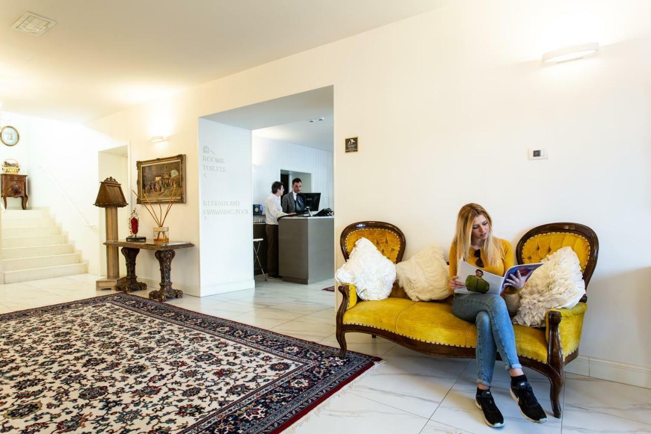 Rimini Suite Hotel Esterno foto