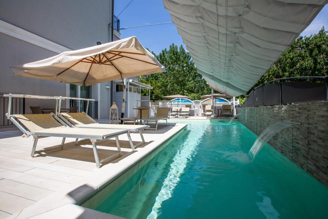 Rimini Suite Hotel Esterno foto